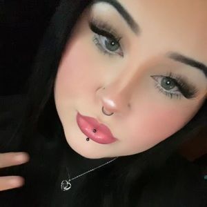 Meet your Posher, Carissa